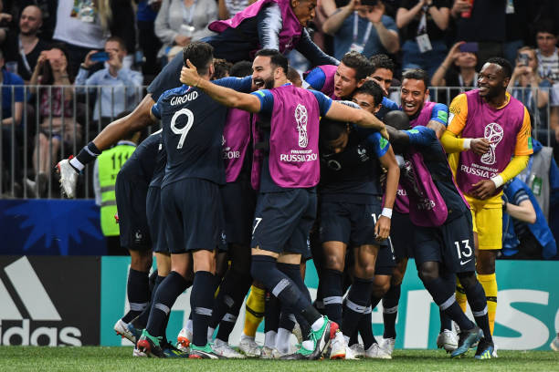 他在中圈附 他在中圈附